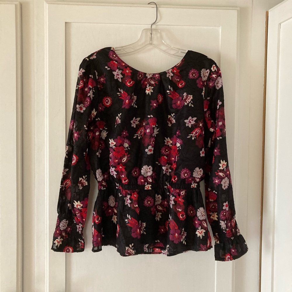 Ann Taylor floral long sleeved lightweight Breathable blouse
